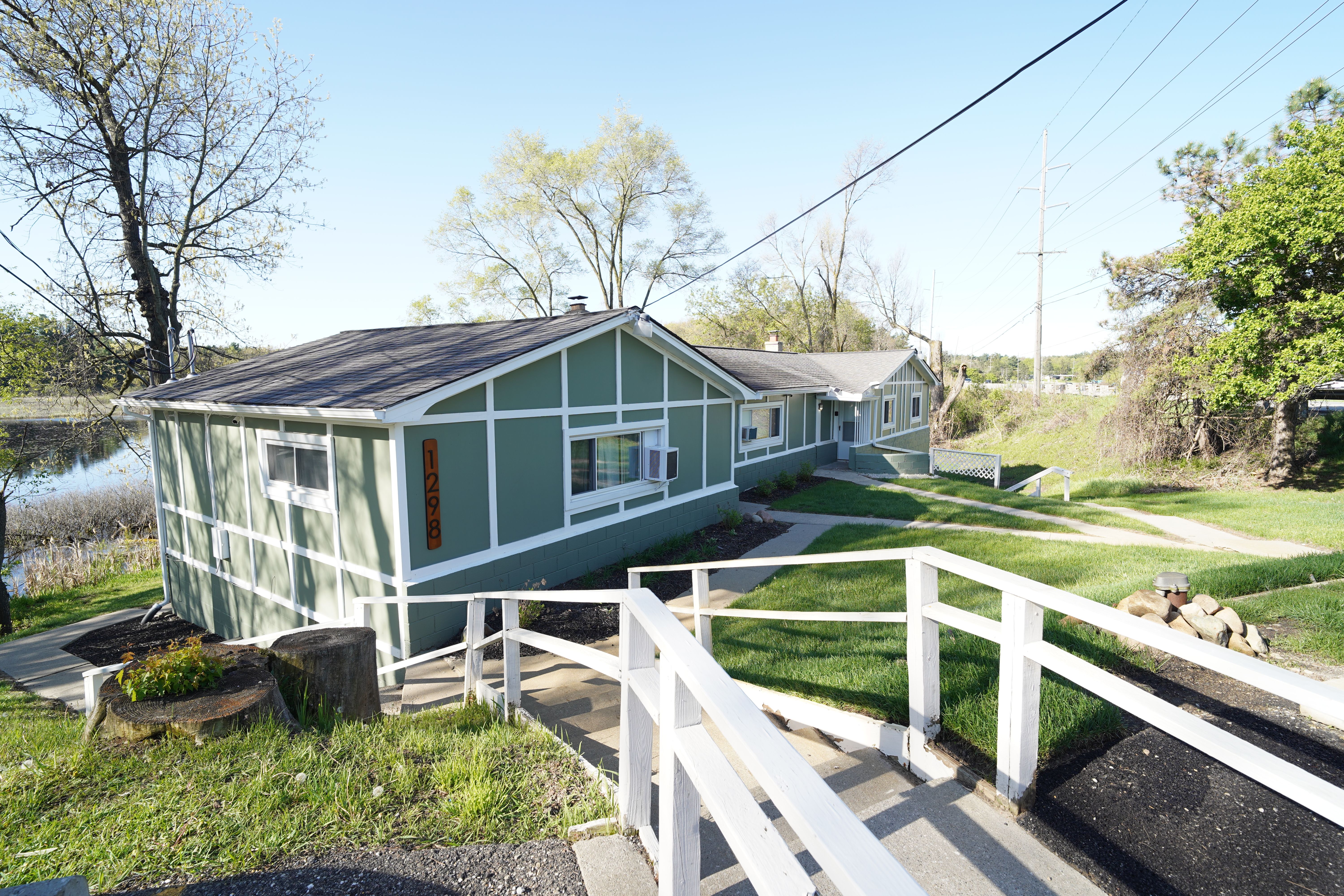 1298 E HIGHLAND Road