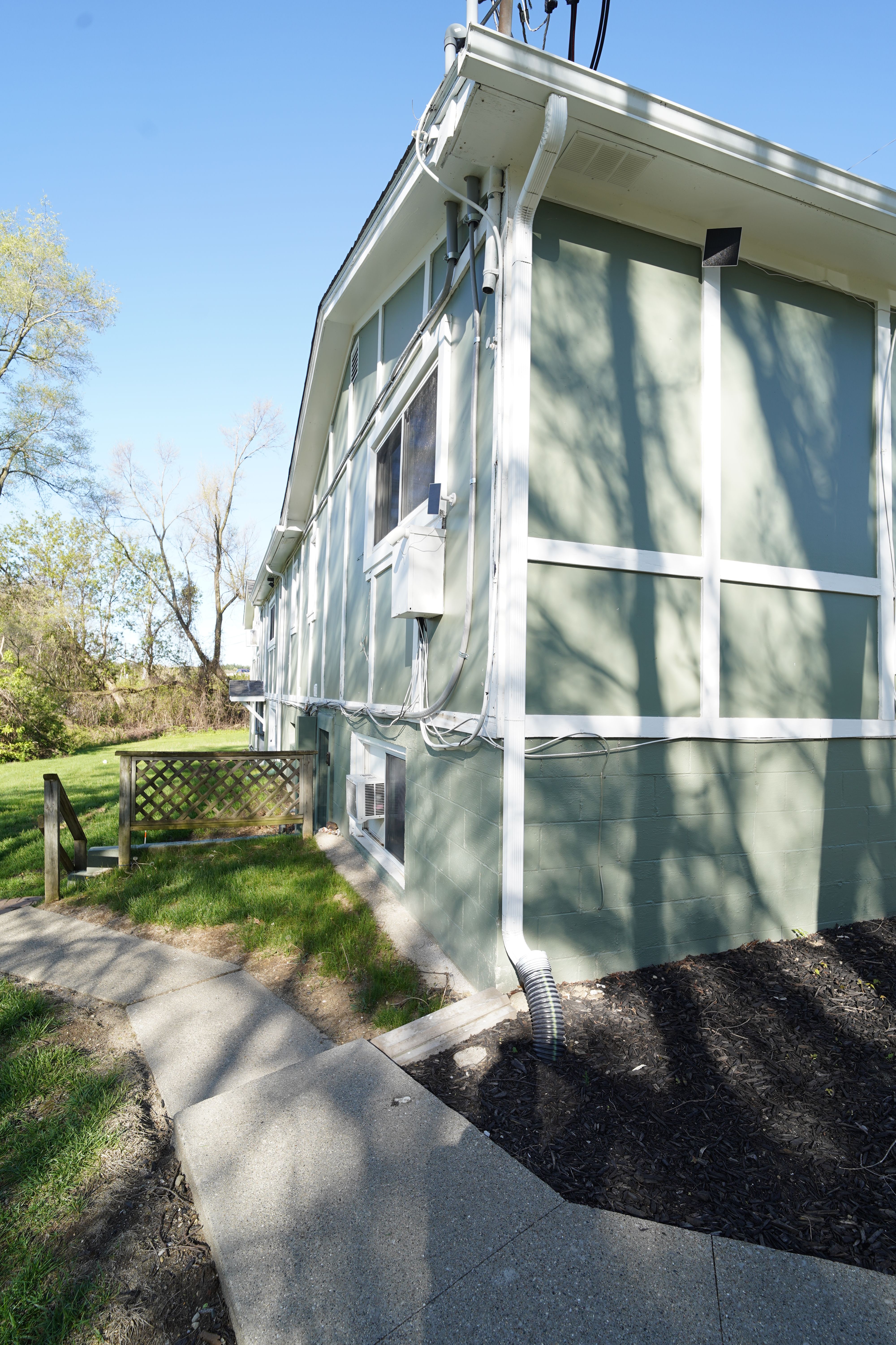 1298 E HIGHLAND Road