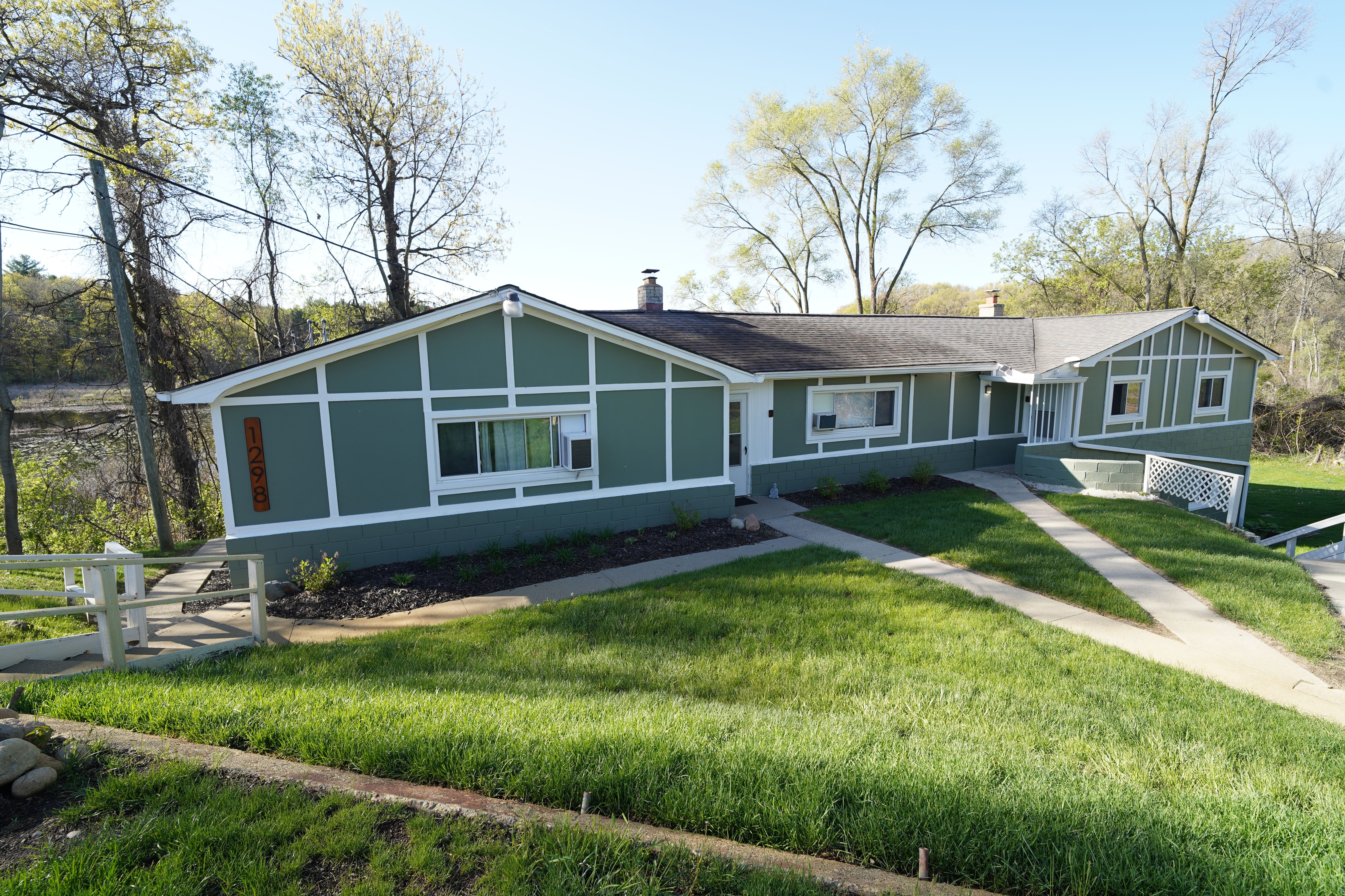 1298 E HIGHLAND Road