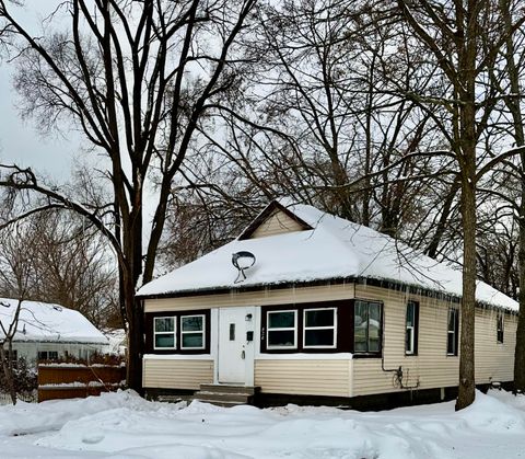 Photo of 828 W Larch Avenue, Muskegon City, MI 49441 (MLS # 71025061964)