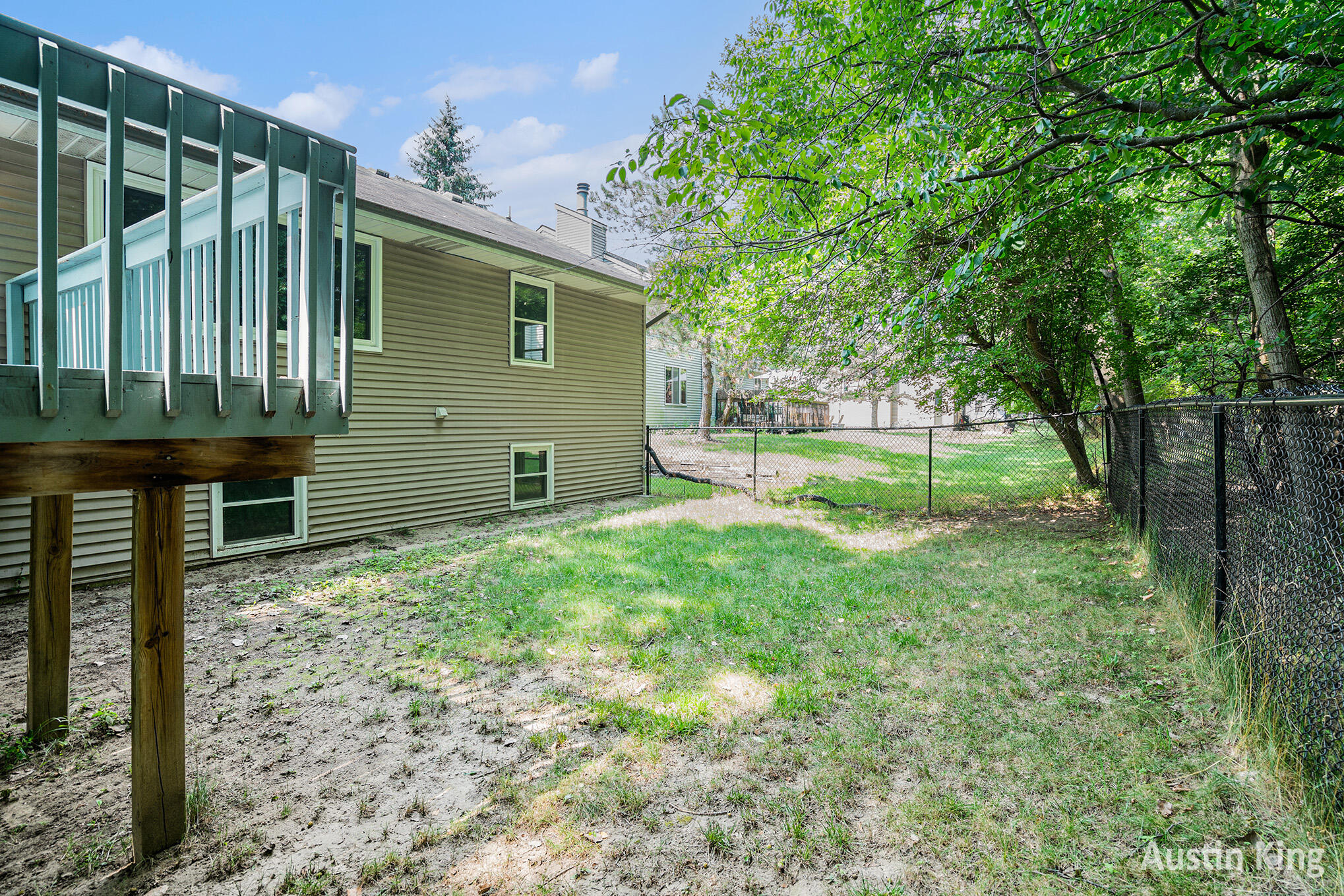 Grand Rapids City, Michigan 49508, United States, 3 Bedrooms Bedrooms, ,3 BathroomsBathrooms,Residential,Pending,187411