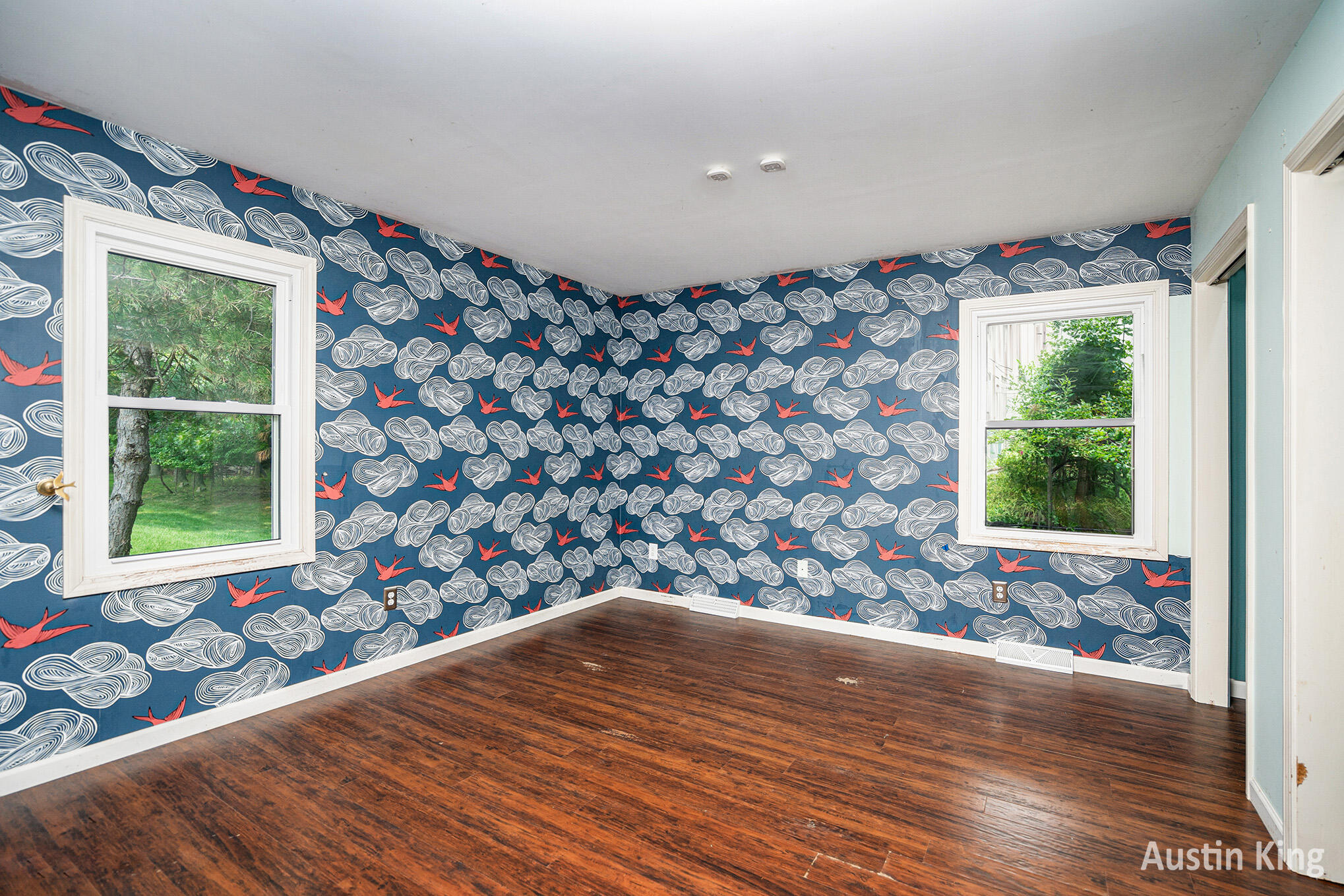 Grand Rapids City, Michigan 49508, United States, 3 Bedrooms Bedrooms, ,3 BathroomsBathrooms,Residential,Pending,187411