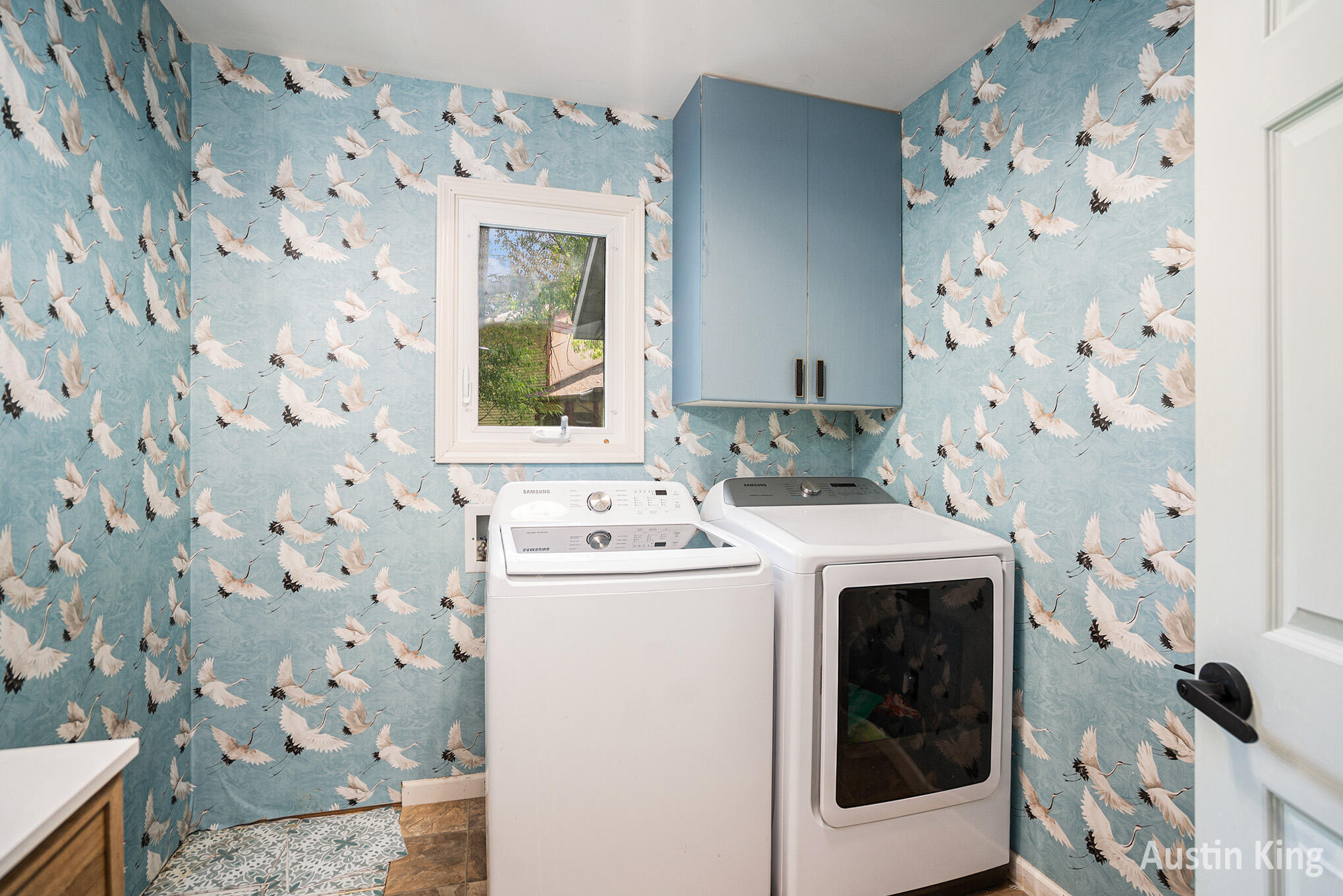 Grand Rapids City, Michigan 49508, United States, 3 Bedrooms Bedrooms, ,3 BathroomsBathrooms,Residential,Pending,187411