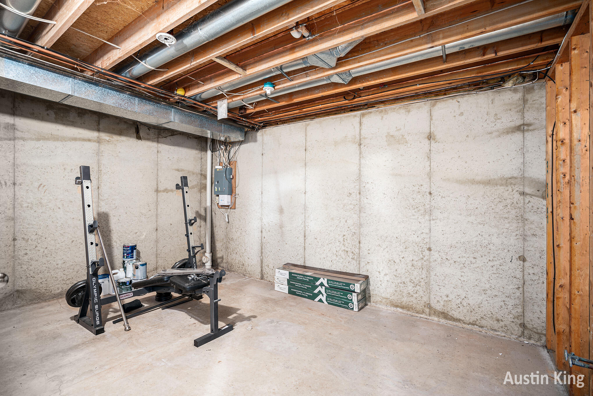 Grand Rapids City, Michigan 49508, United States, 3 Bedrooms Bedrooms, ,3 BathroomsBathrooms,Residential,Pending,187411