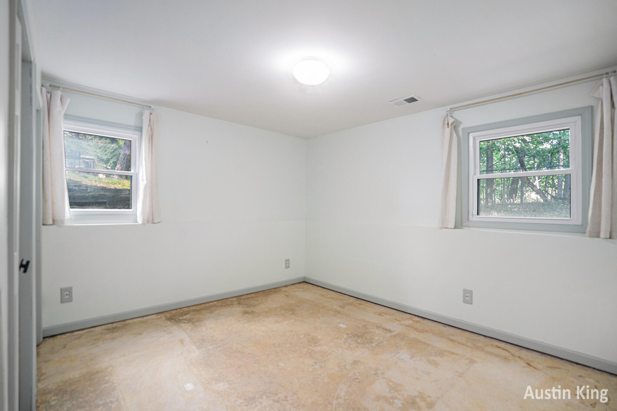 Grand Rapids City, Michigan 49508, United States, 3 Bedrooms Bedrooms, ,3 BathroomsBathrooms,Residential,Pending,187411