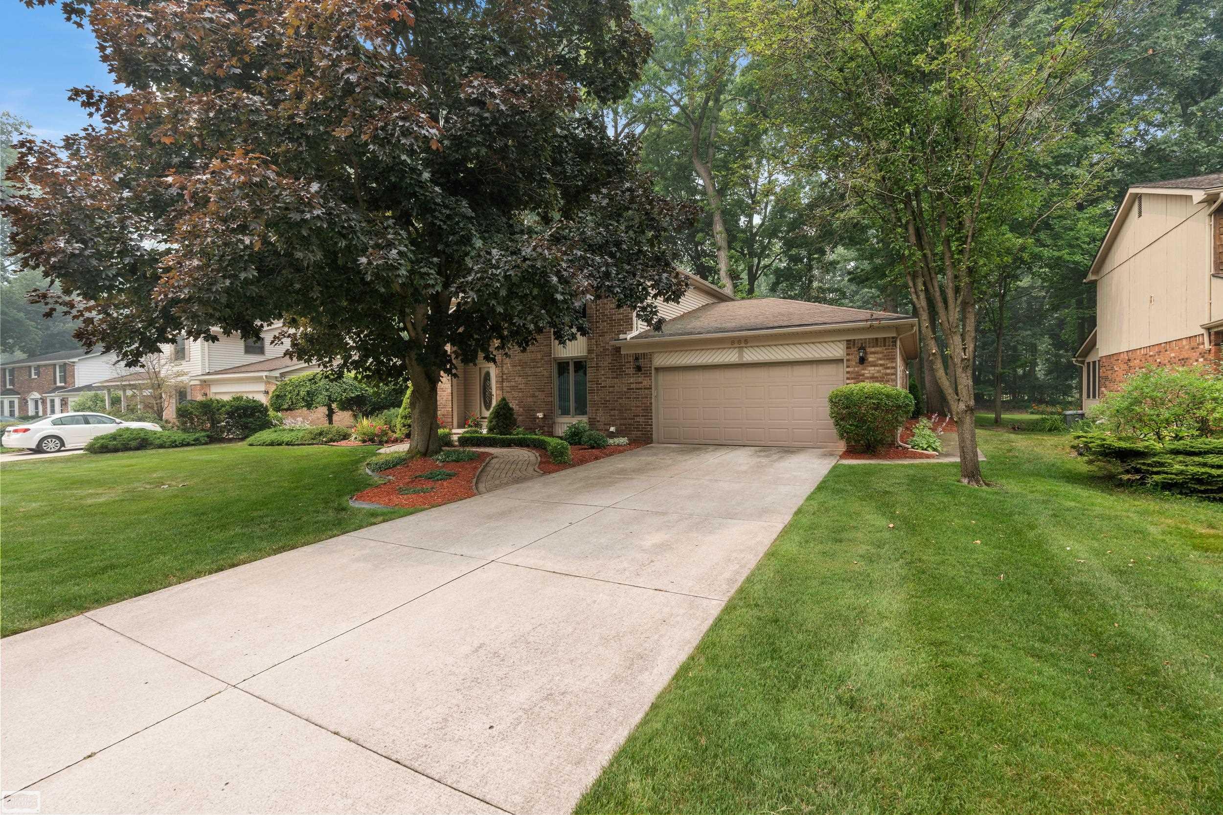 885 Medinah Drive