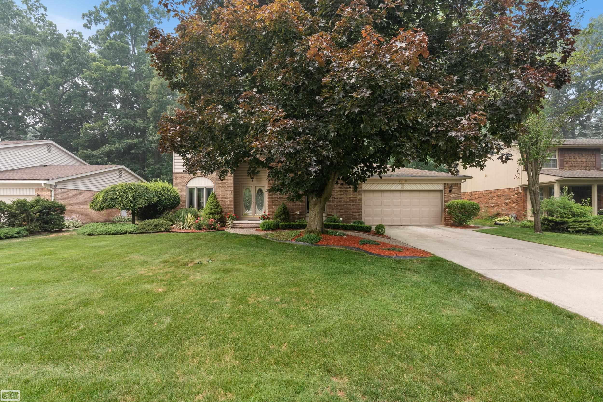 885 Medinah Drive