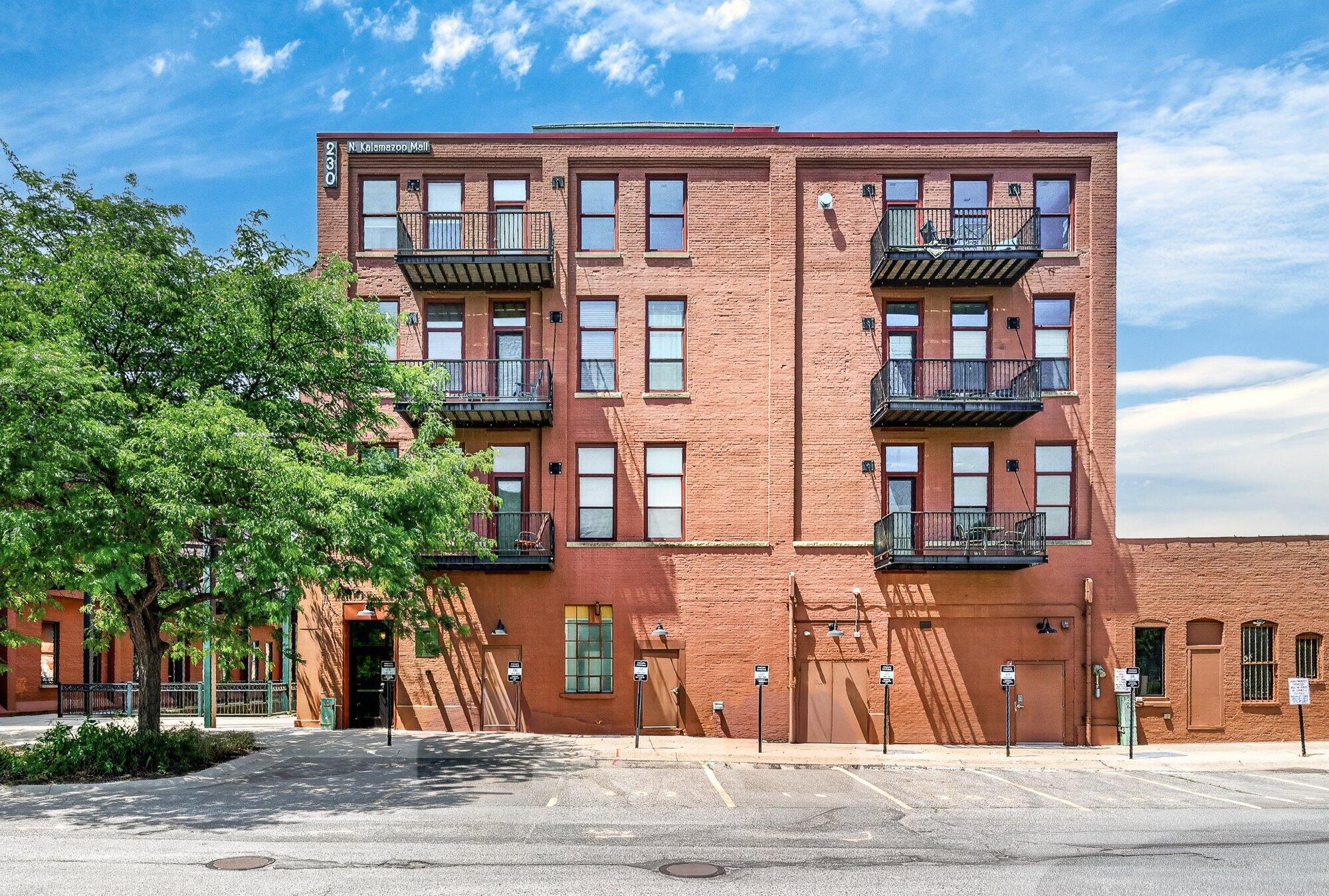 230 N Kalamazoo 301