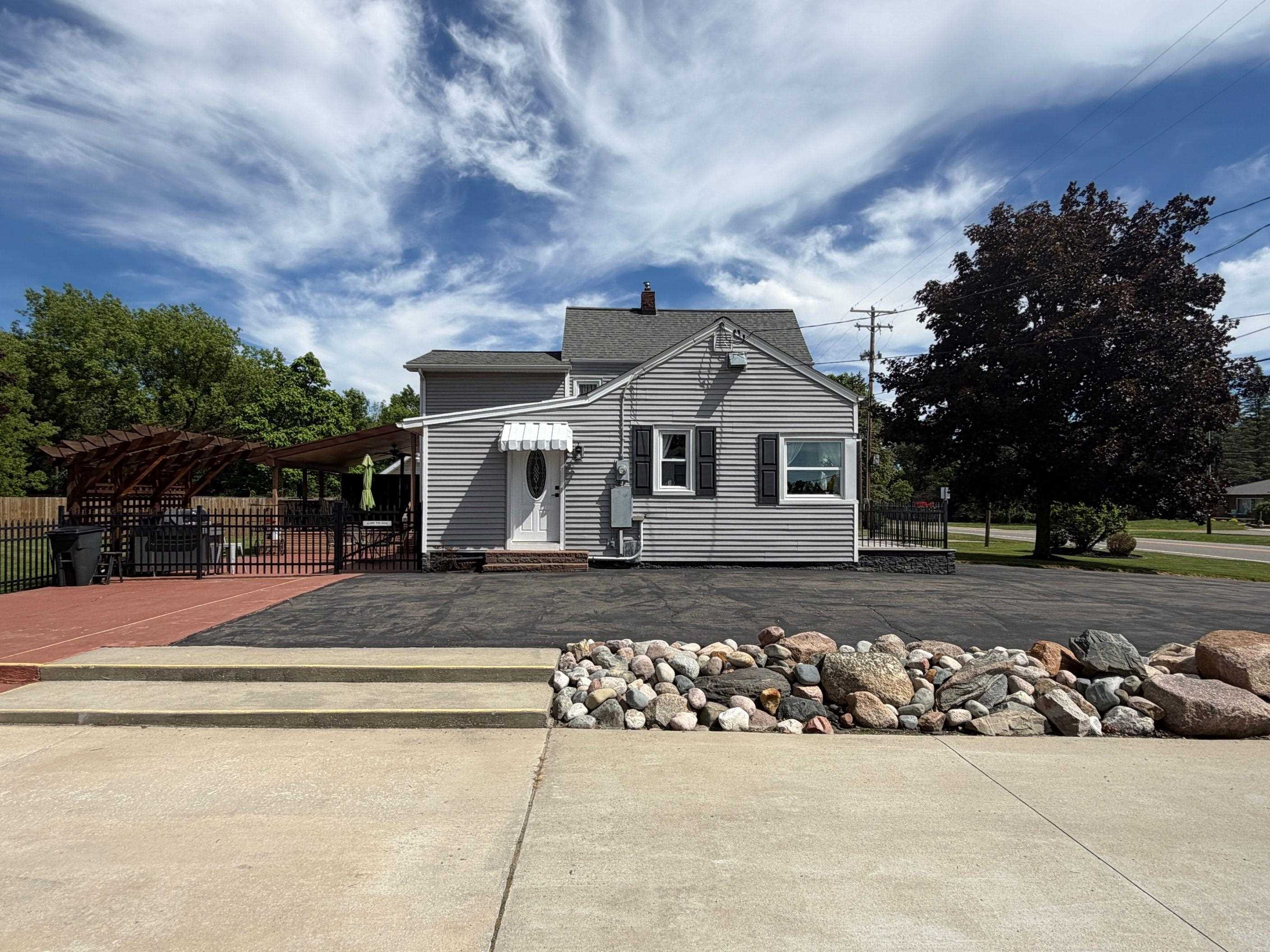 6047 N State Road