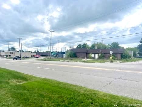 5001 N SAGINAW Street