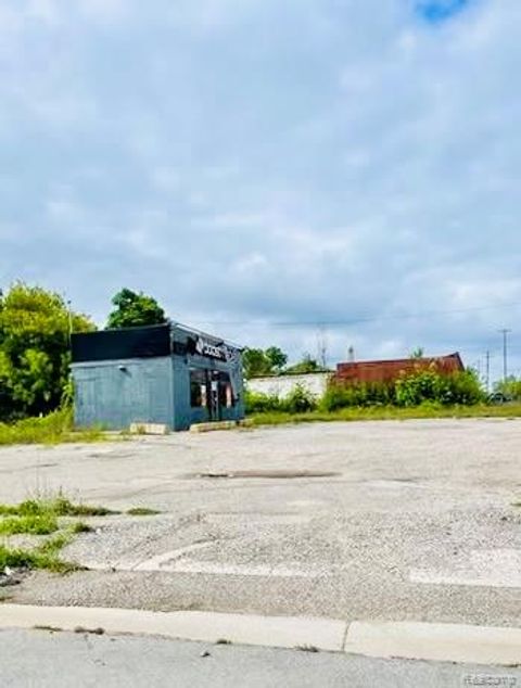 5001 N SAGINAW Street Flint City MI 48505