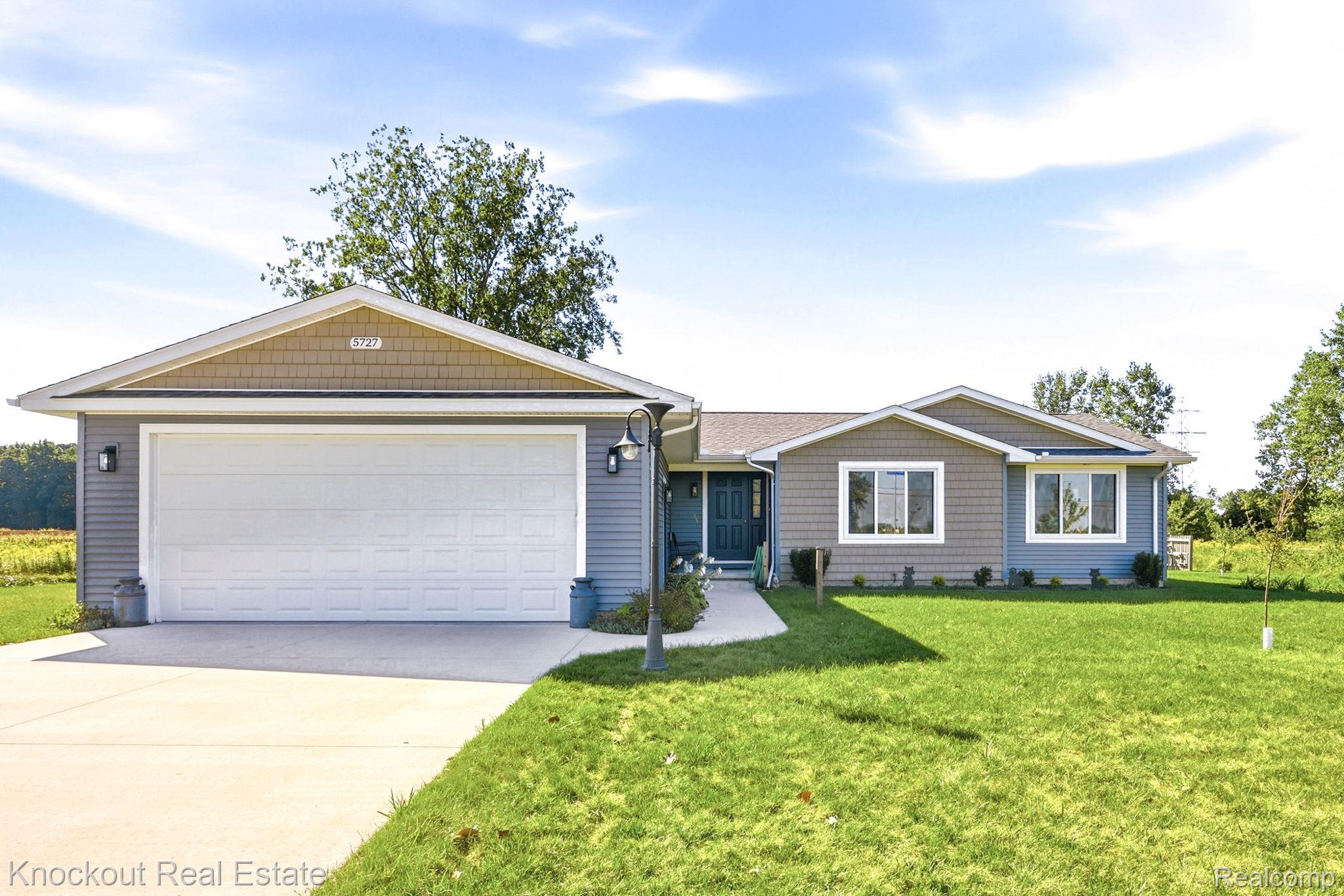 5727 Mackinaw Road