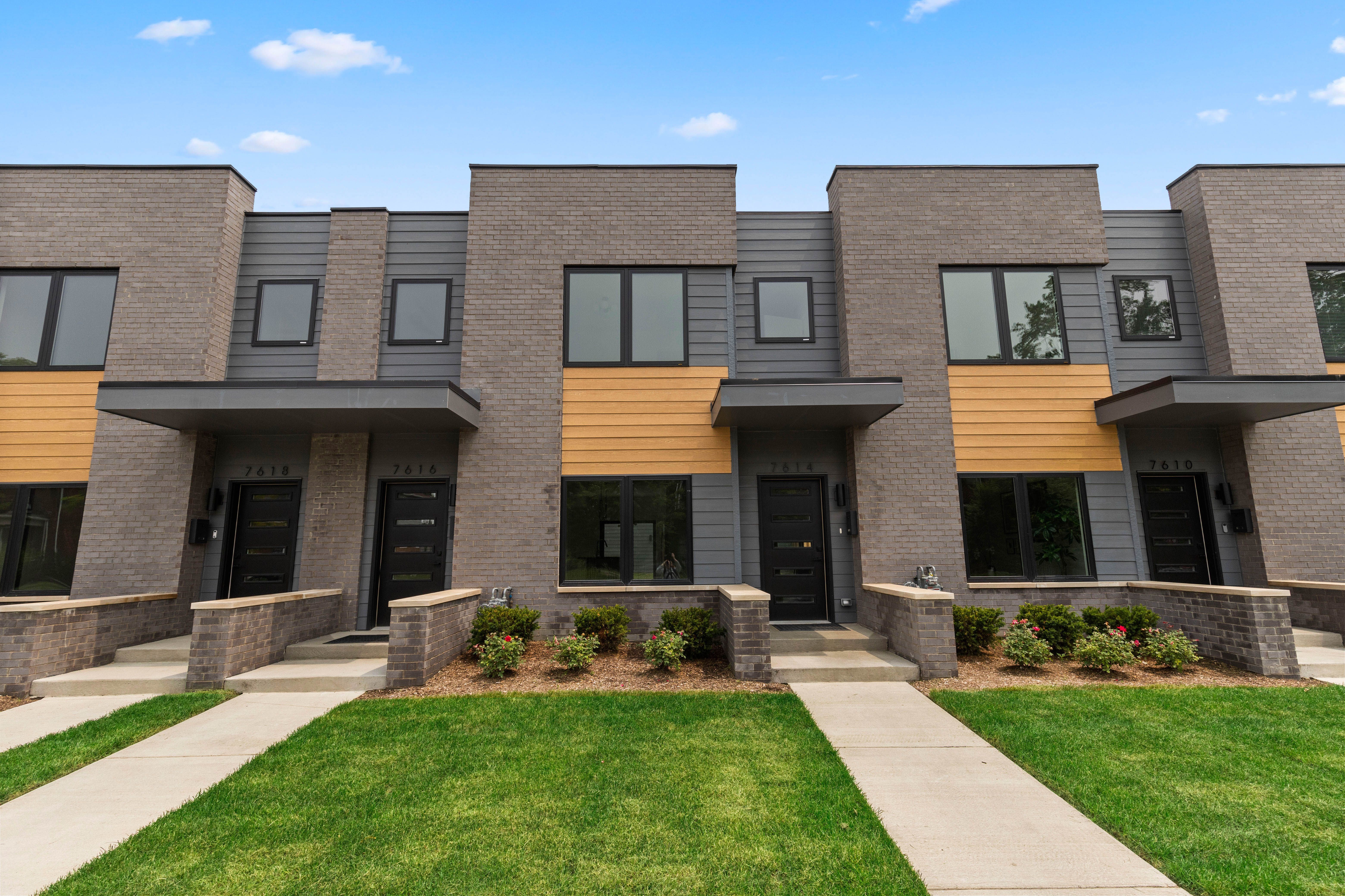 Detroit City Wayne, Michigan 48206, United States, 2 Bedrooms Bedrooms, ,3 BathroomsBathrooms,Residential,Active,103790