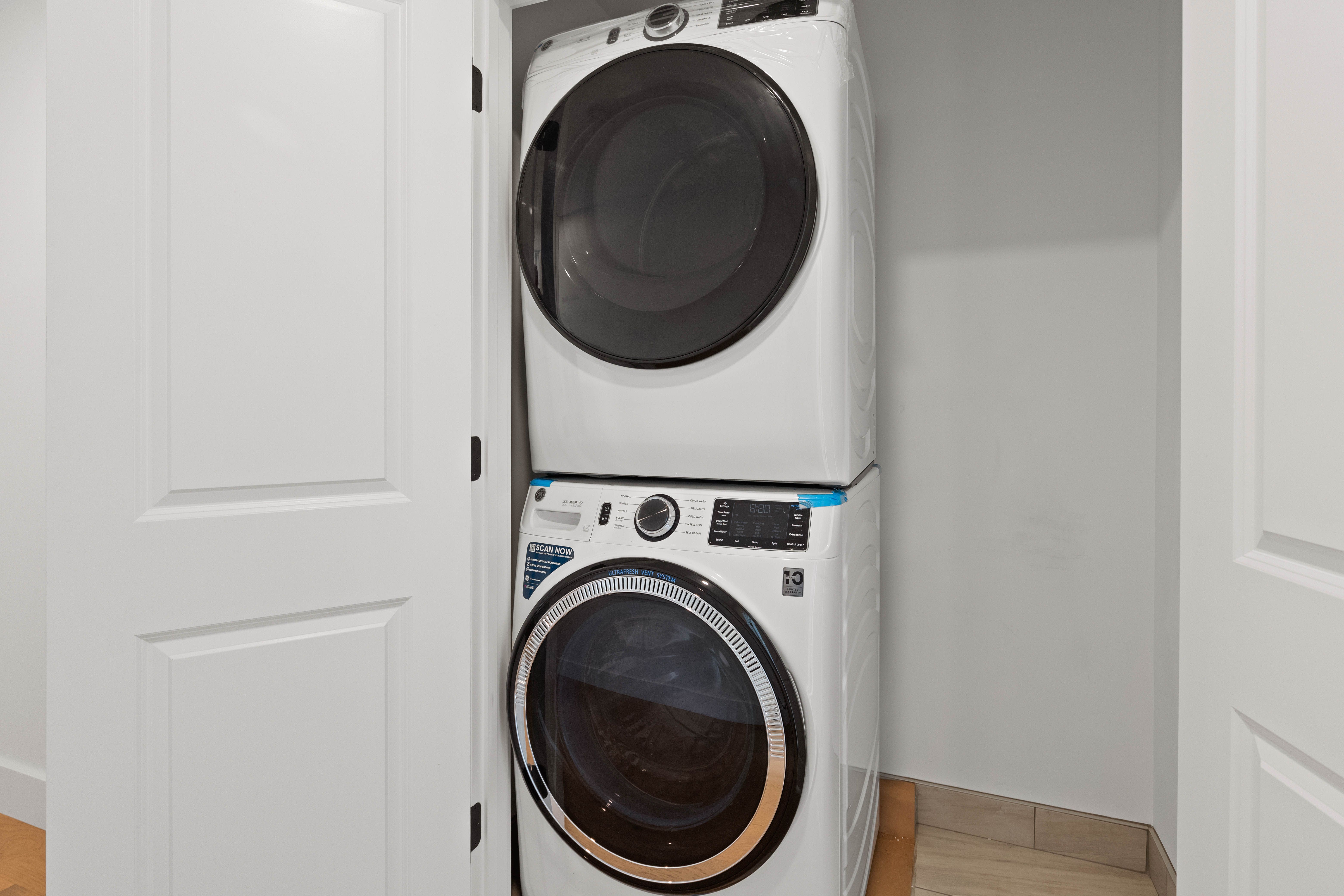 Detroit City Wayne, Michigan 48206, United States, 2 Bedrooms Bedrooms, ,3 BathroomsBathrooms,Residential,Active,103790