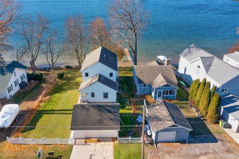 4333 Hunters Drive Highland Charter Township MI 48356