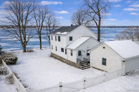 4333 Hunters Drive Highland Charter Township MI 48356