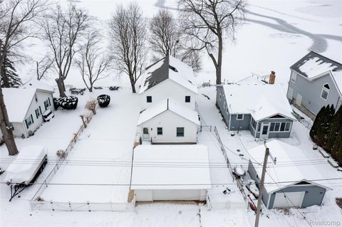 4333 Hunters Drive Highland Charter Township MI 48356