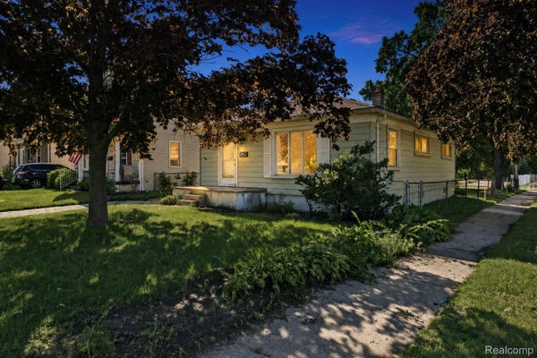 531 HIGHLAND AVE, CLAWSON, MI 48017 - Image 3b457d2b88bc7abacea037efbf6ca1c8/806104729