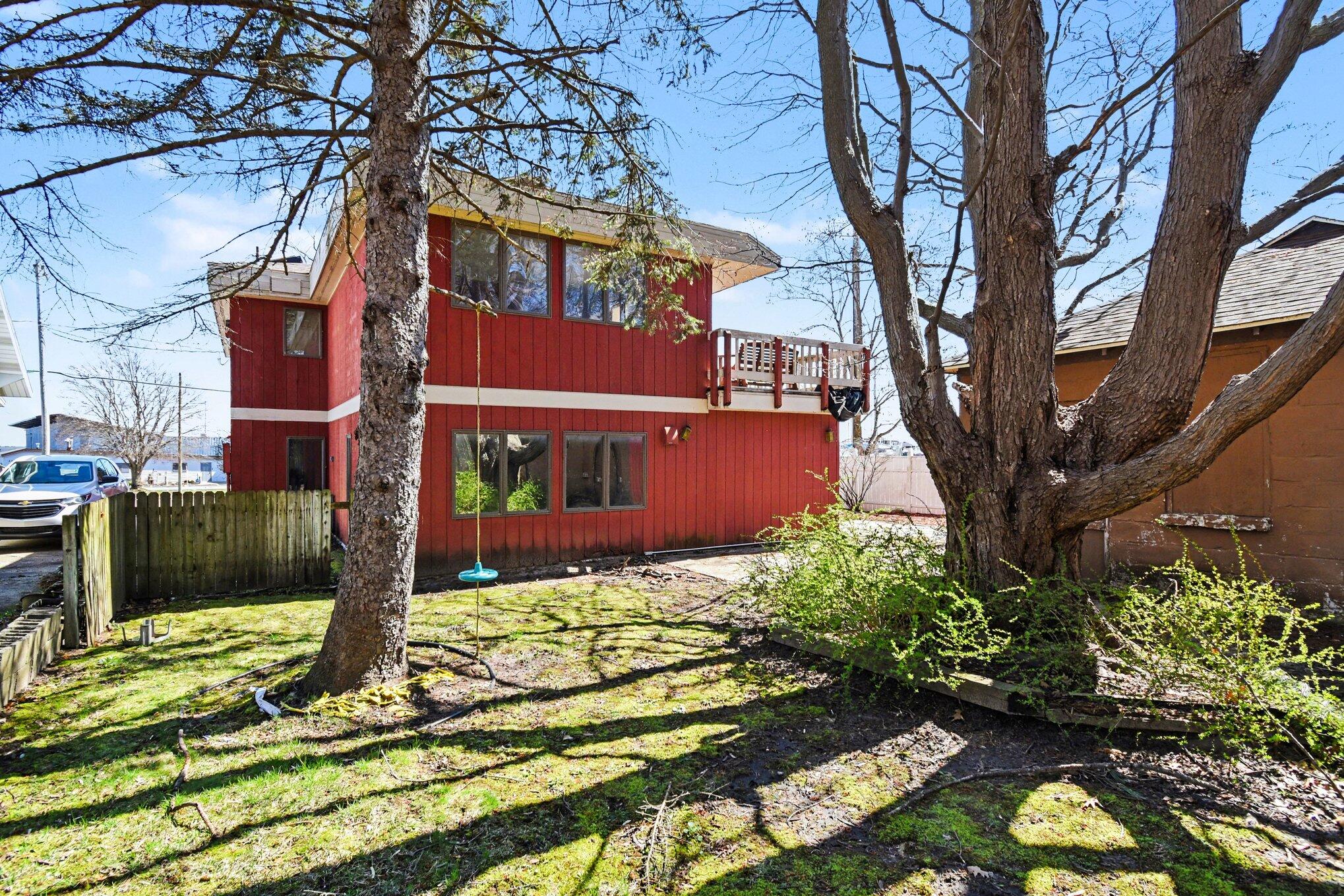 3135 Lakeshore Drive