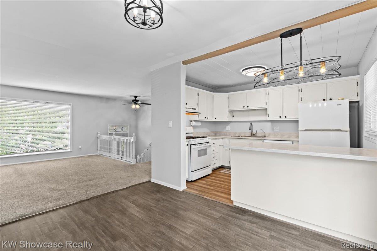 2370 Roselawn Street