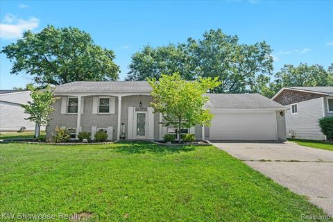 2370 Roselawn Street Wolverine Lake Village MI 48390