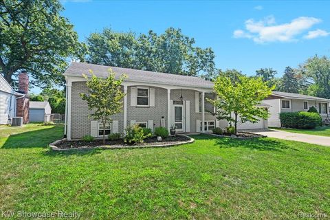 2370 Roselawn Street Wolverine Lake Village MI 48390