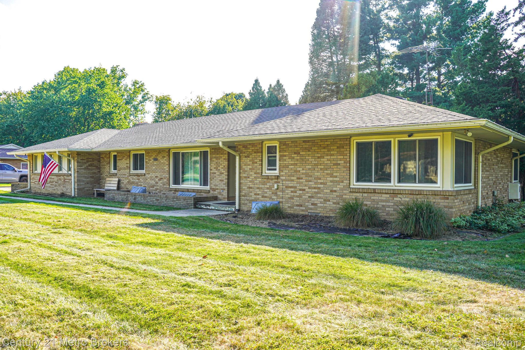 2211 N Sycamore Drive