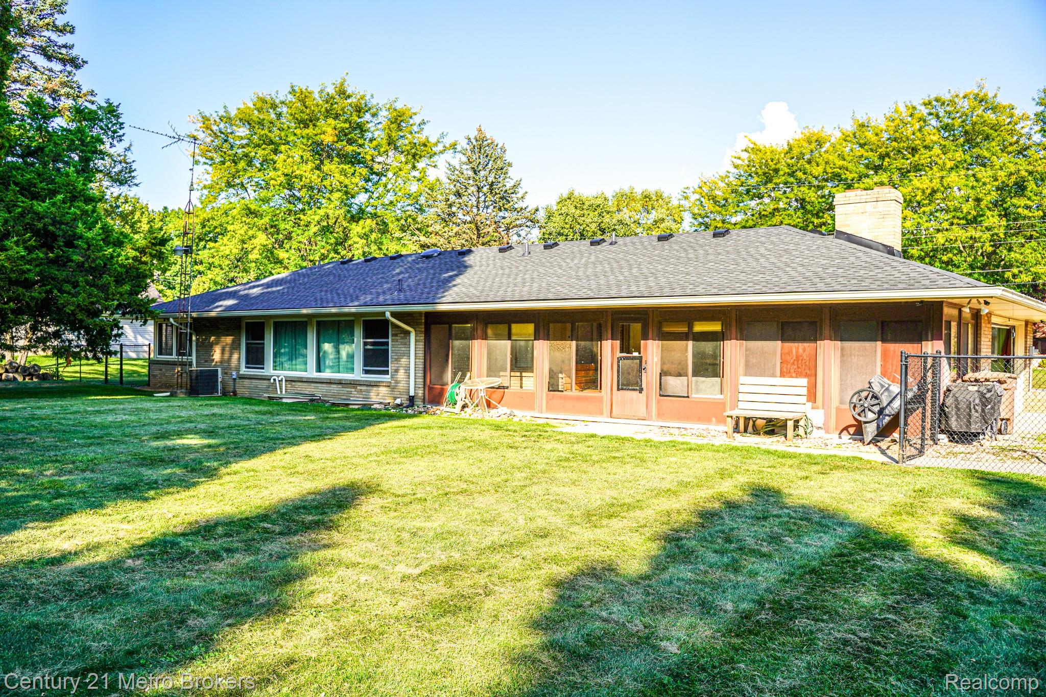 2211 N Sycamore Drive