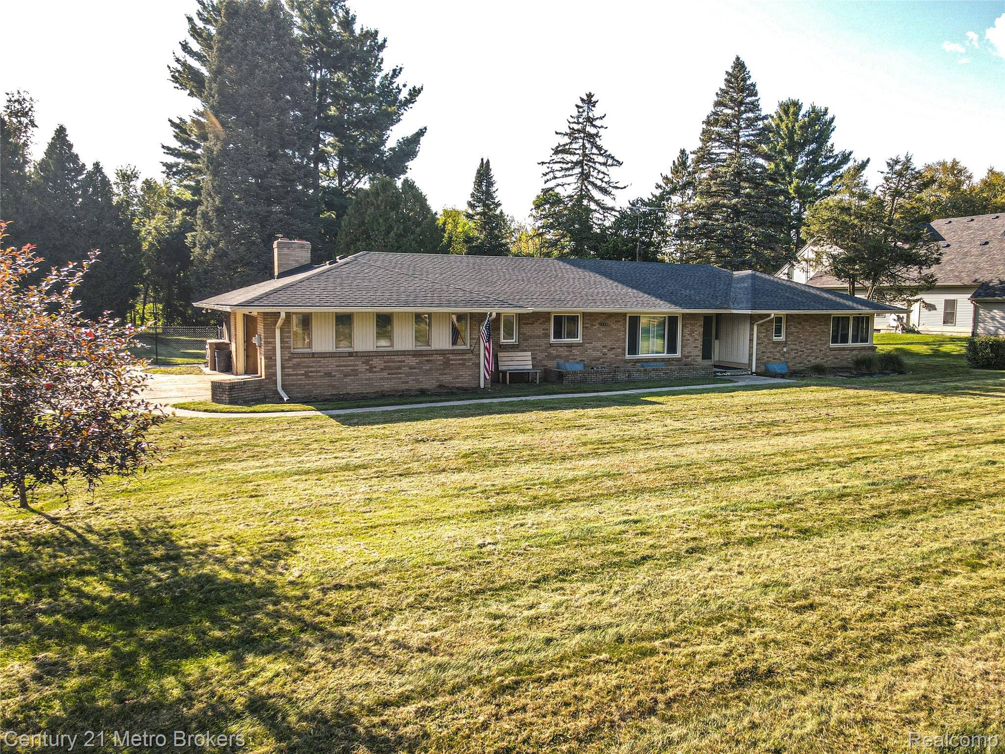 2211 N Sycamore Drive