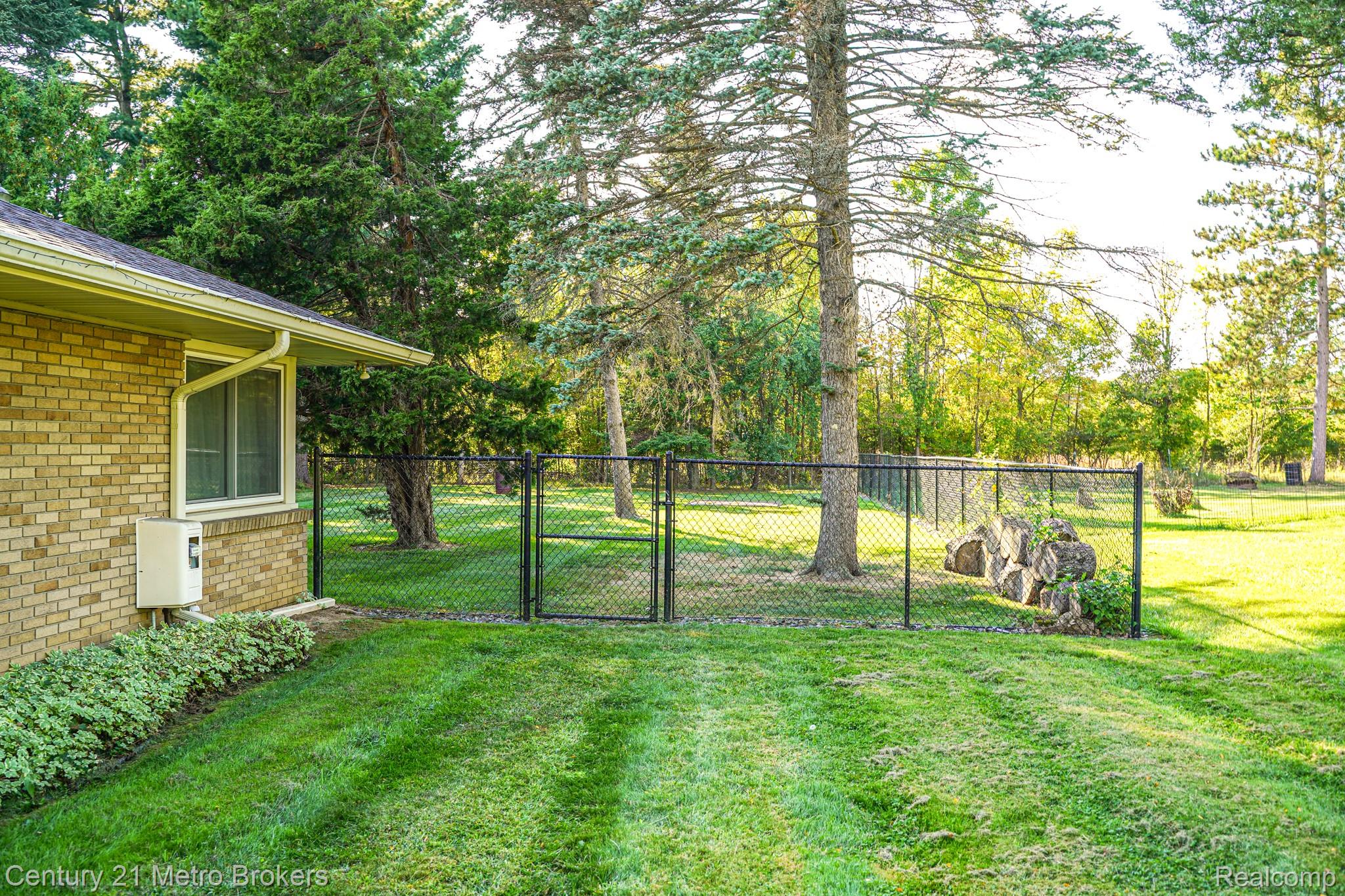 2211 N Sycamore Drive