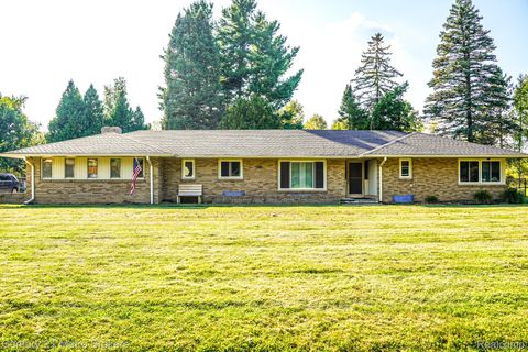 2211 N Sycamore Drive Burton City MI 48509