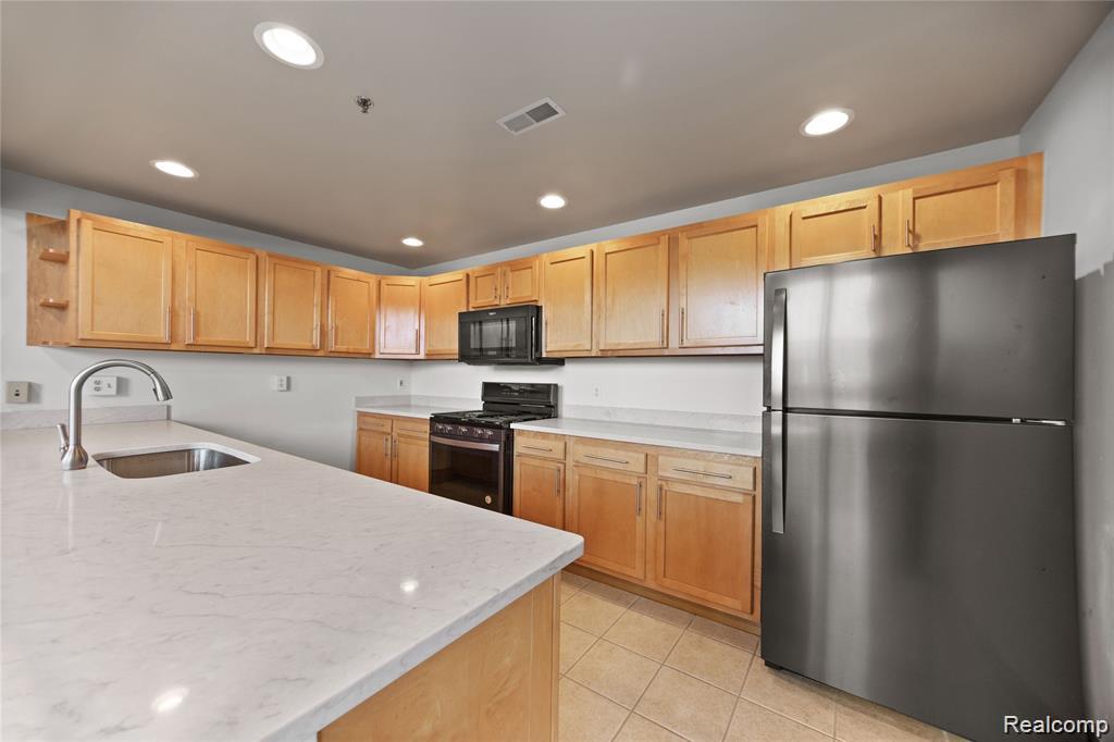 Detroit City, Michigan 48207, United States, 1 Bedroom Bedrooms, ,1 BathroomBathrooms,Residential,Active,192391