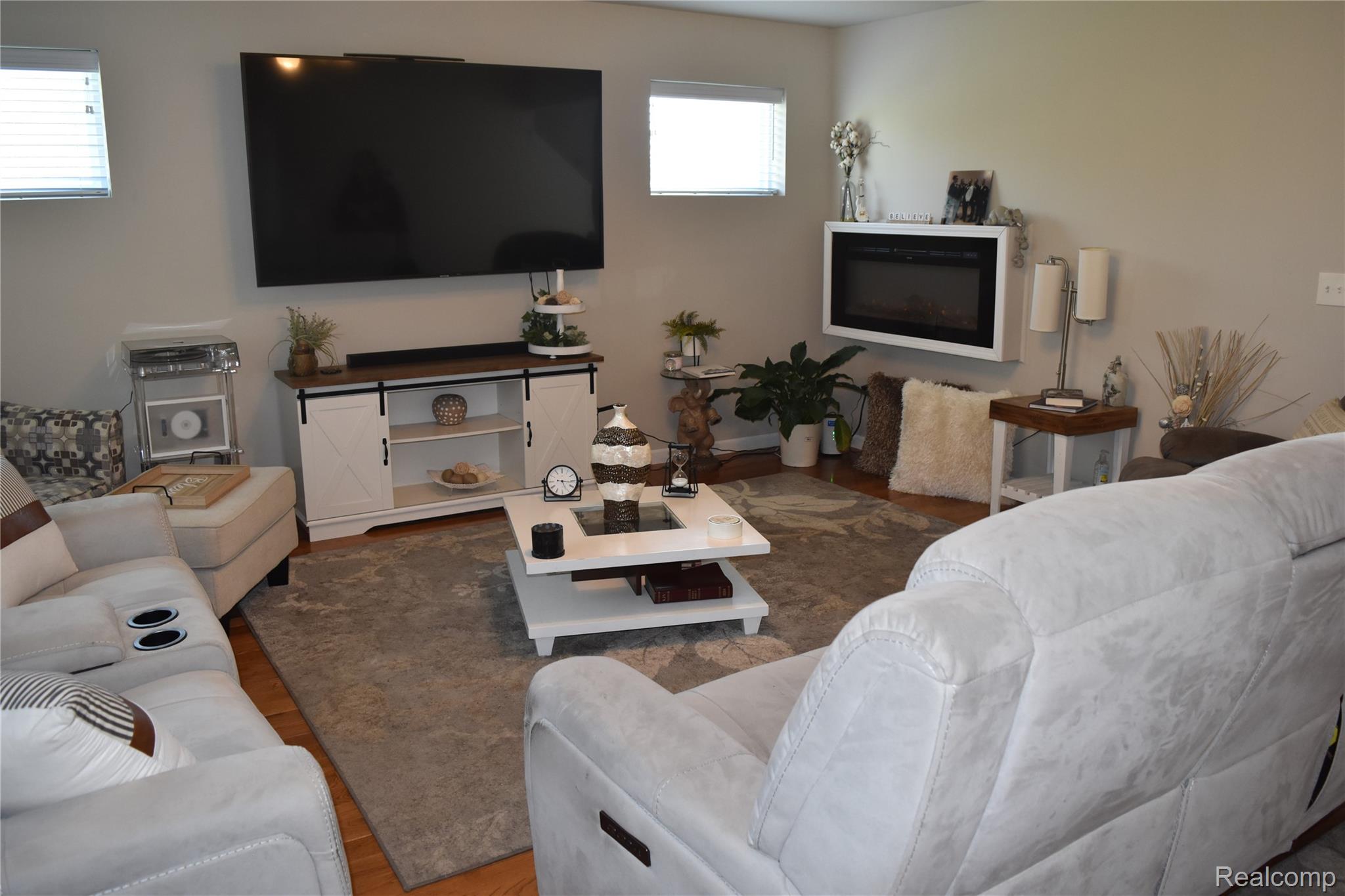 7067 Glenmeadow Court