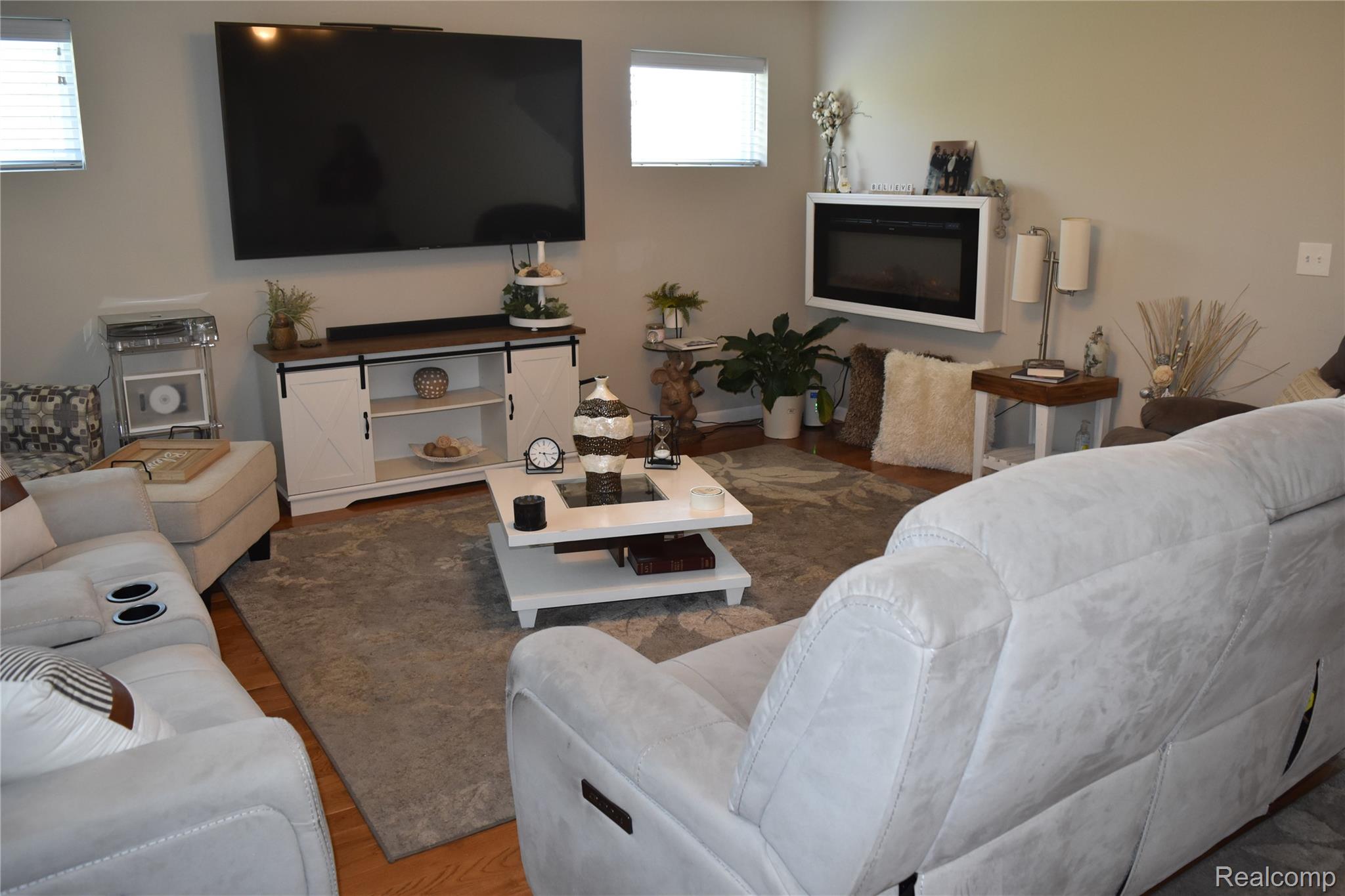 7067 Glenmeadow Court