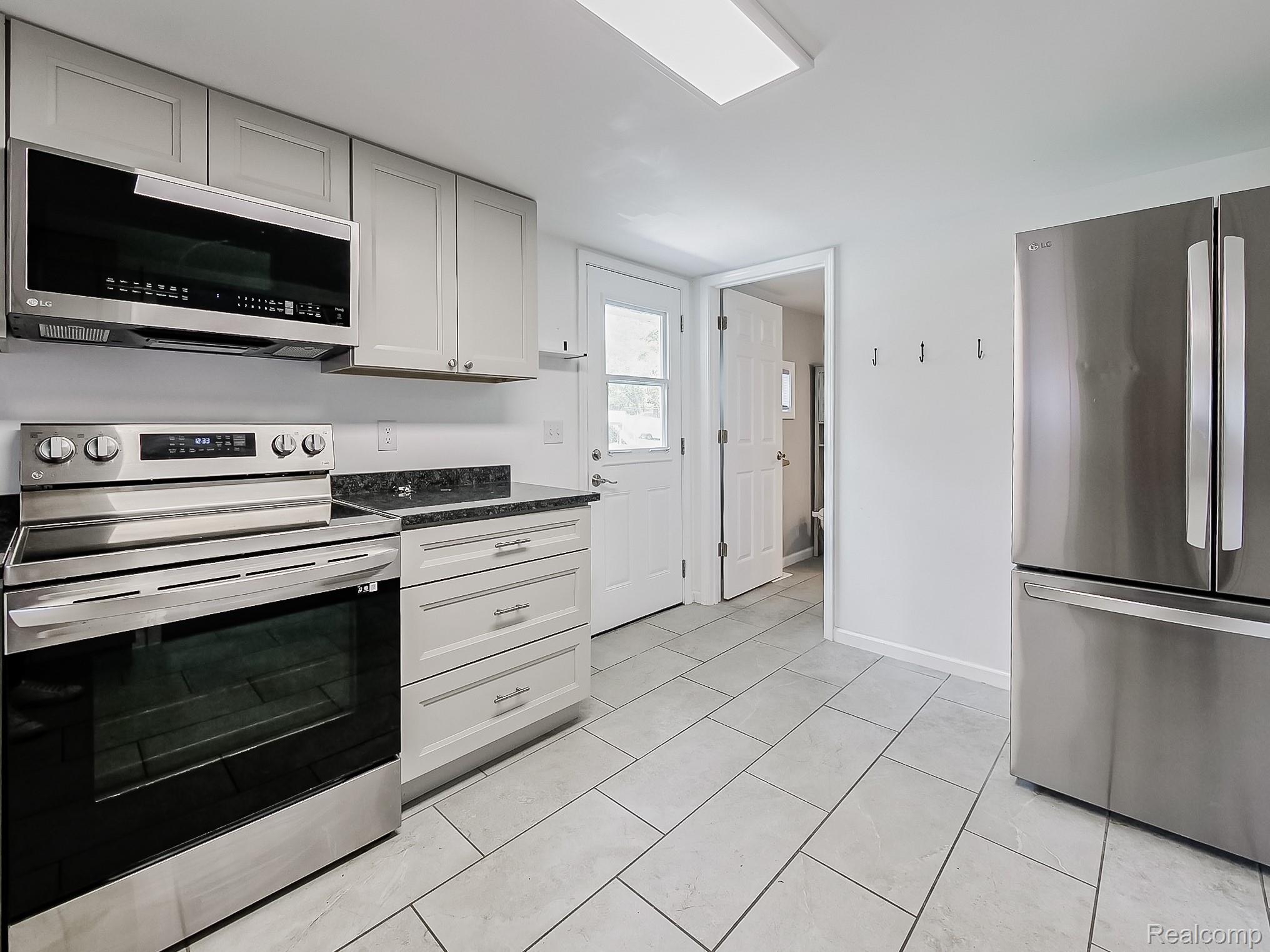 9526 Cedar Island Road