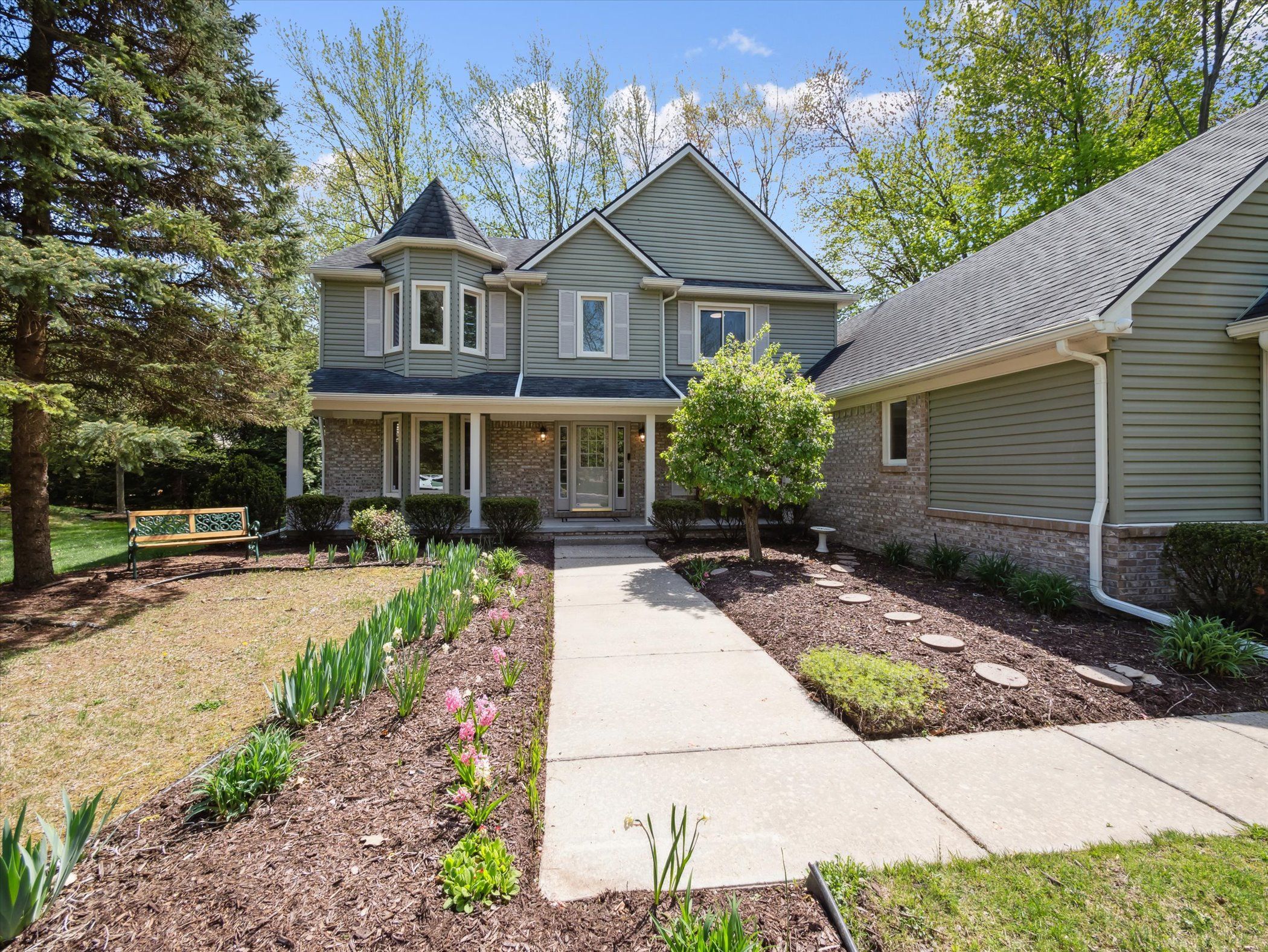 42167 WOODCREEK Lane
