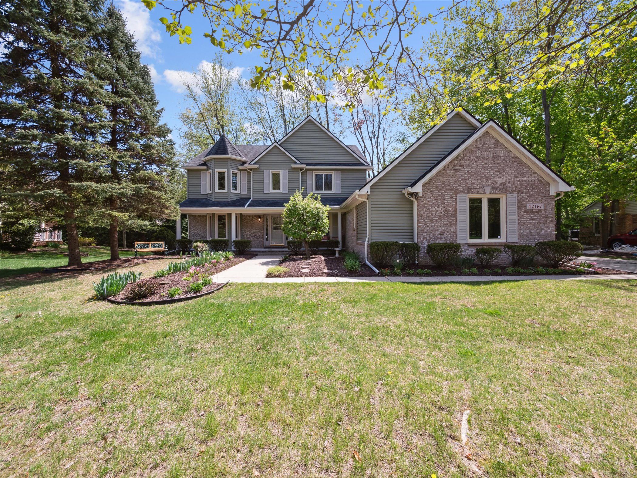 42167 WOODCREEK Lane