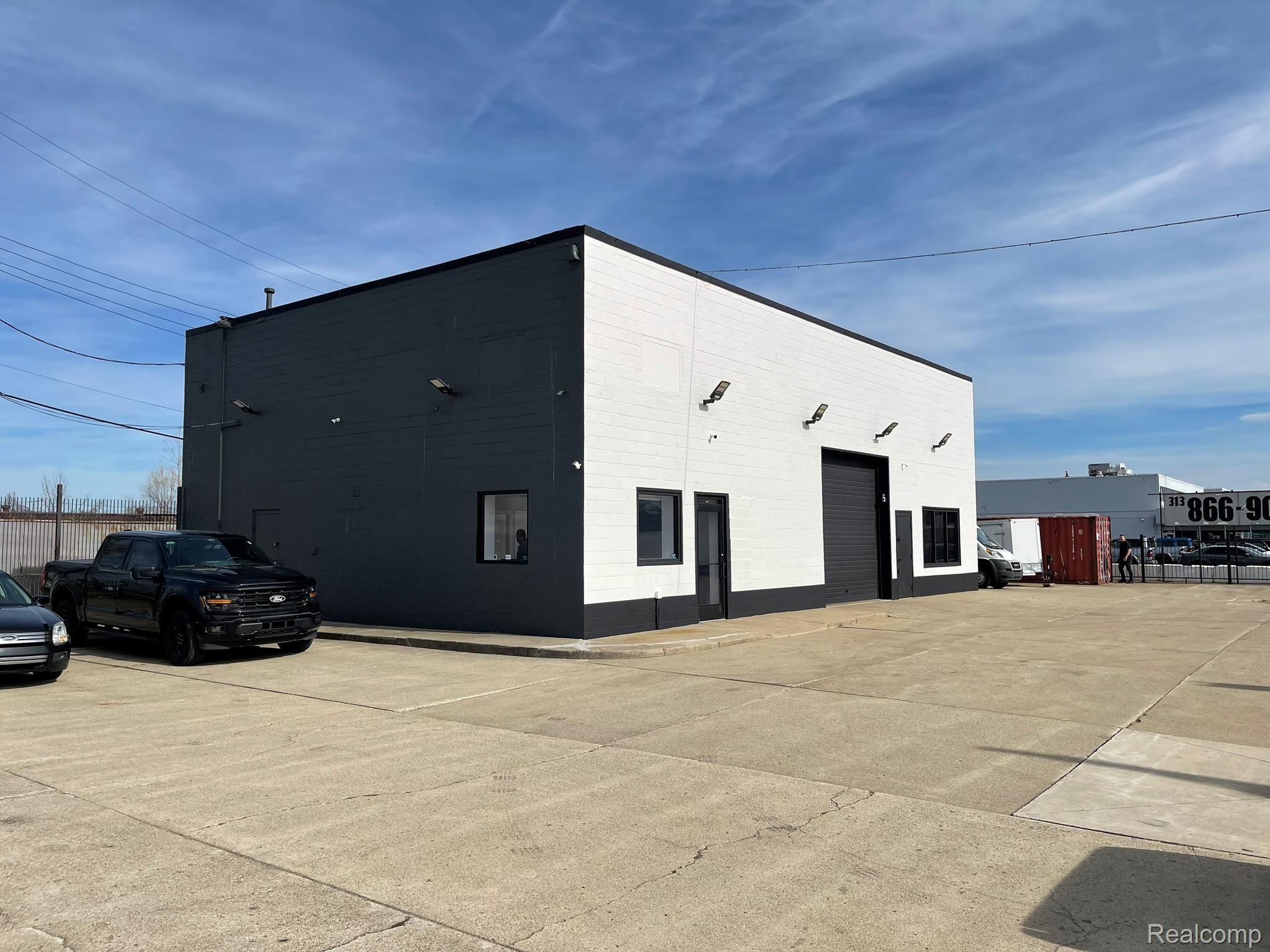 16504 Woodward Avenue