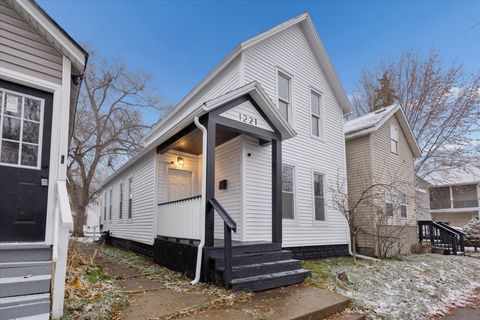 1221 Quarry Avenue NW Grand Rapids City MI 49504