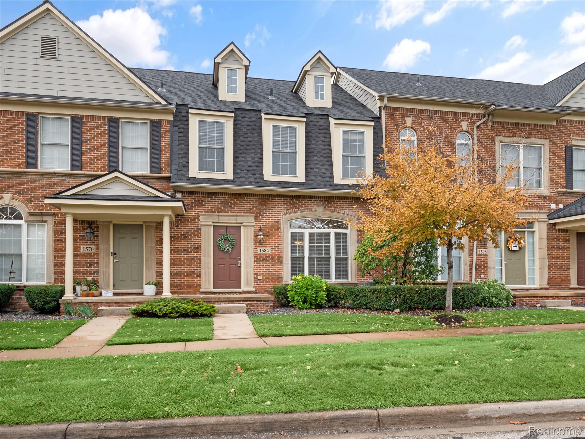 1584 Commodore Circle 33