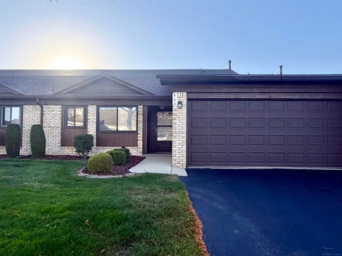Photo of 602 Country Club Dr, St Clair Shores City, MI 48082 (MLS # 58050225414)