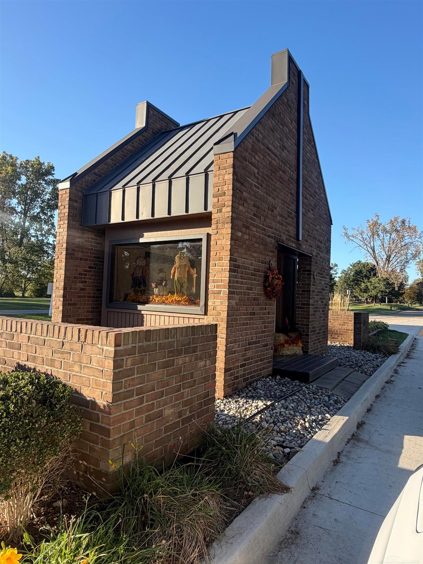 602 Country Club Dr Drive