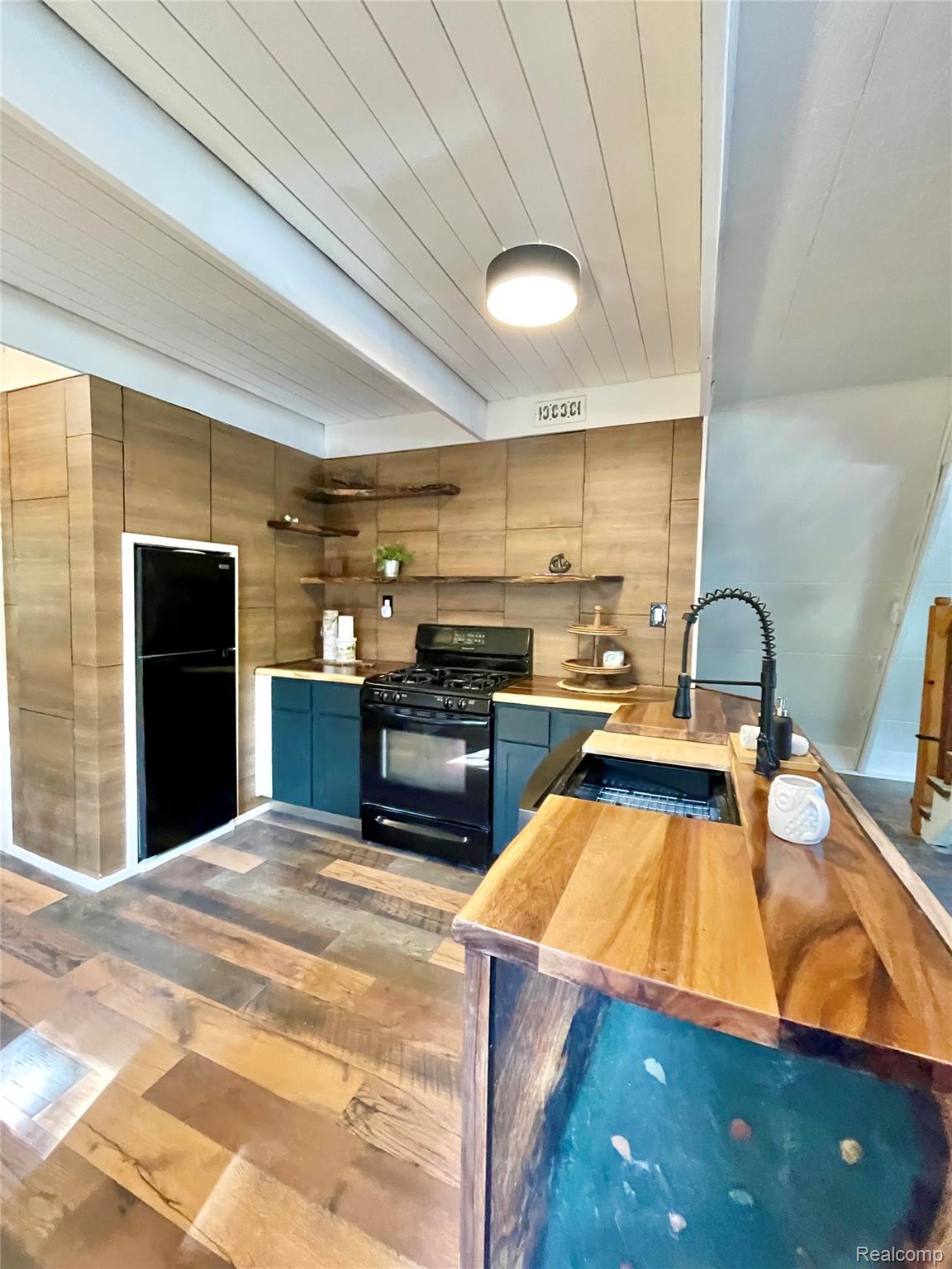 6822 Arapahoe Trail