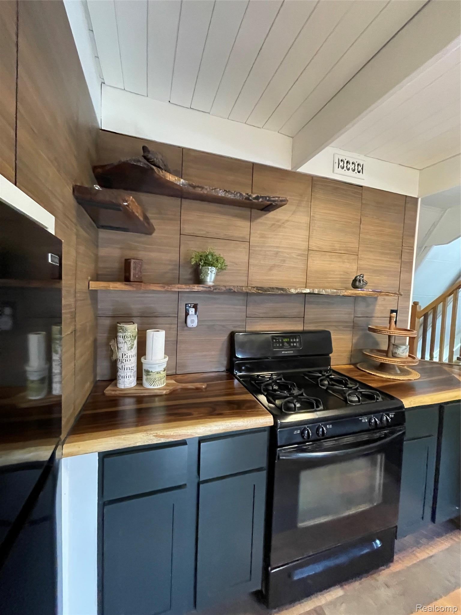 6822 Arapahoe Trail