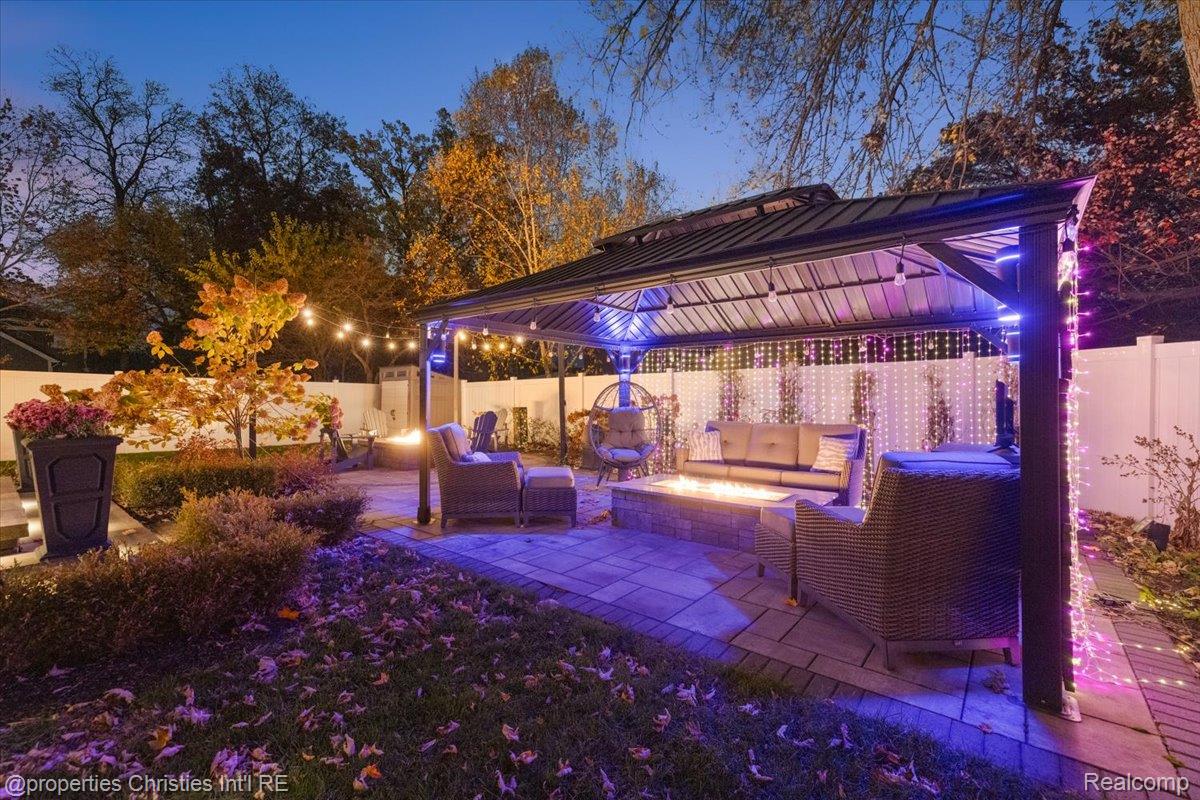 3233 Warick Road