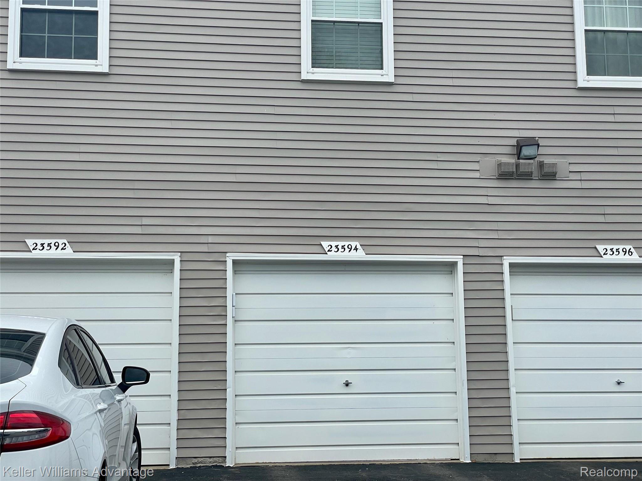23594 N ROCKLEDGE