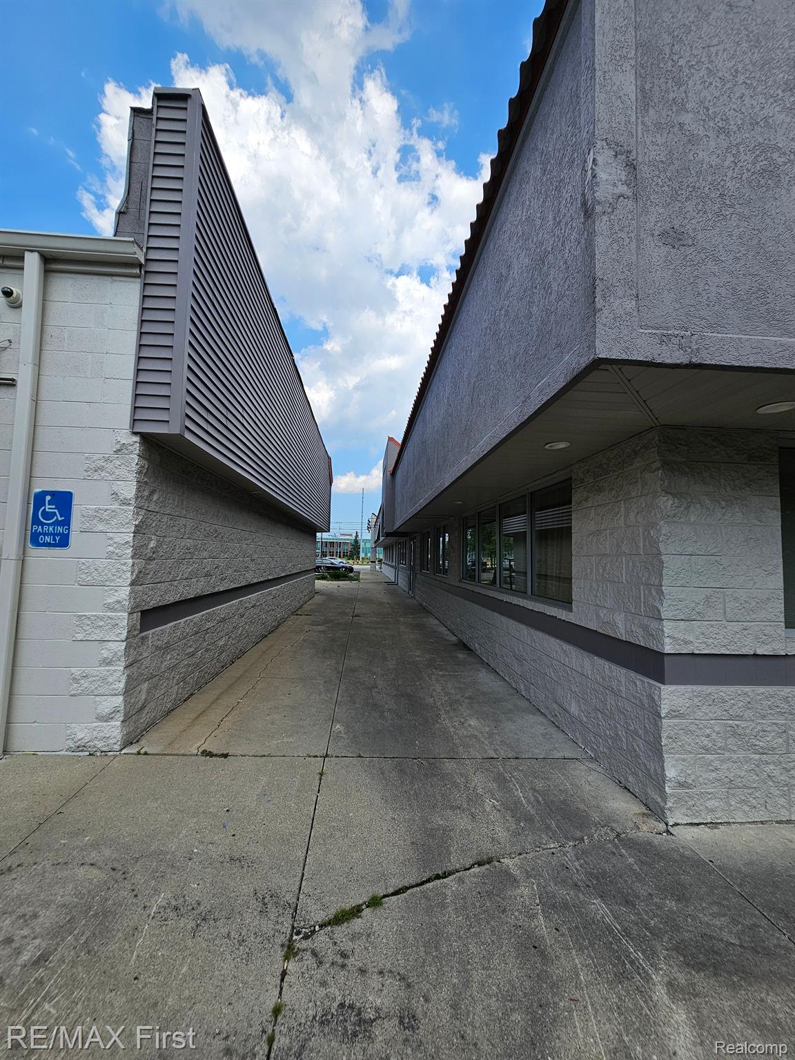 39505 Mound Road