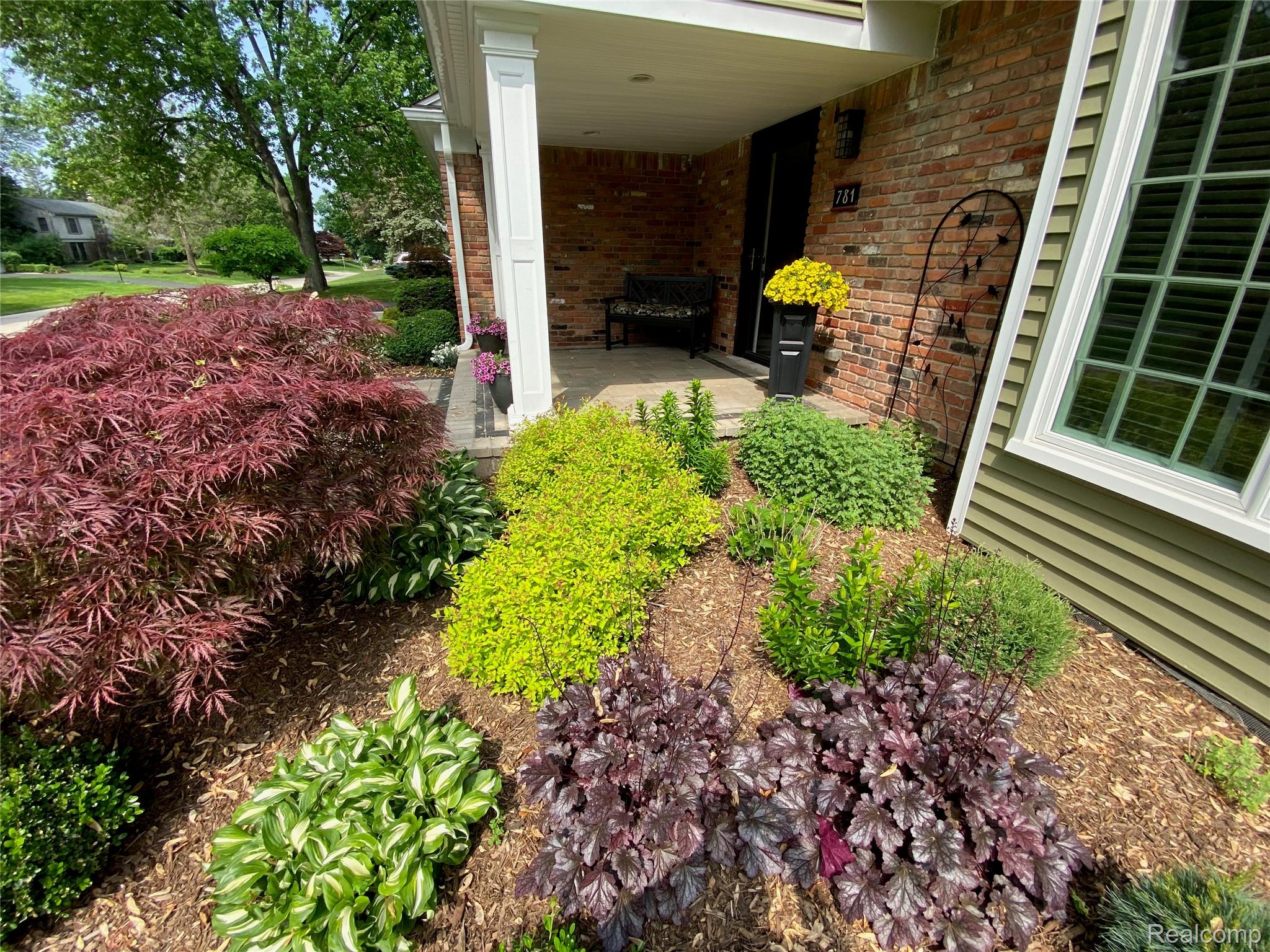781 N Shady Hollow Circle