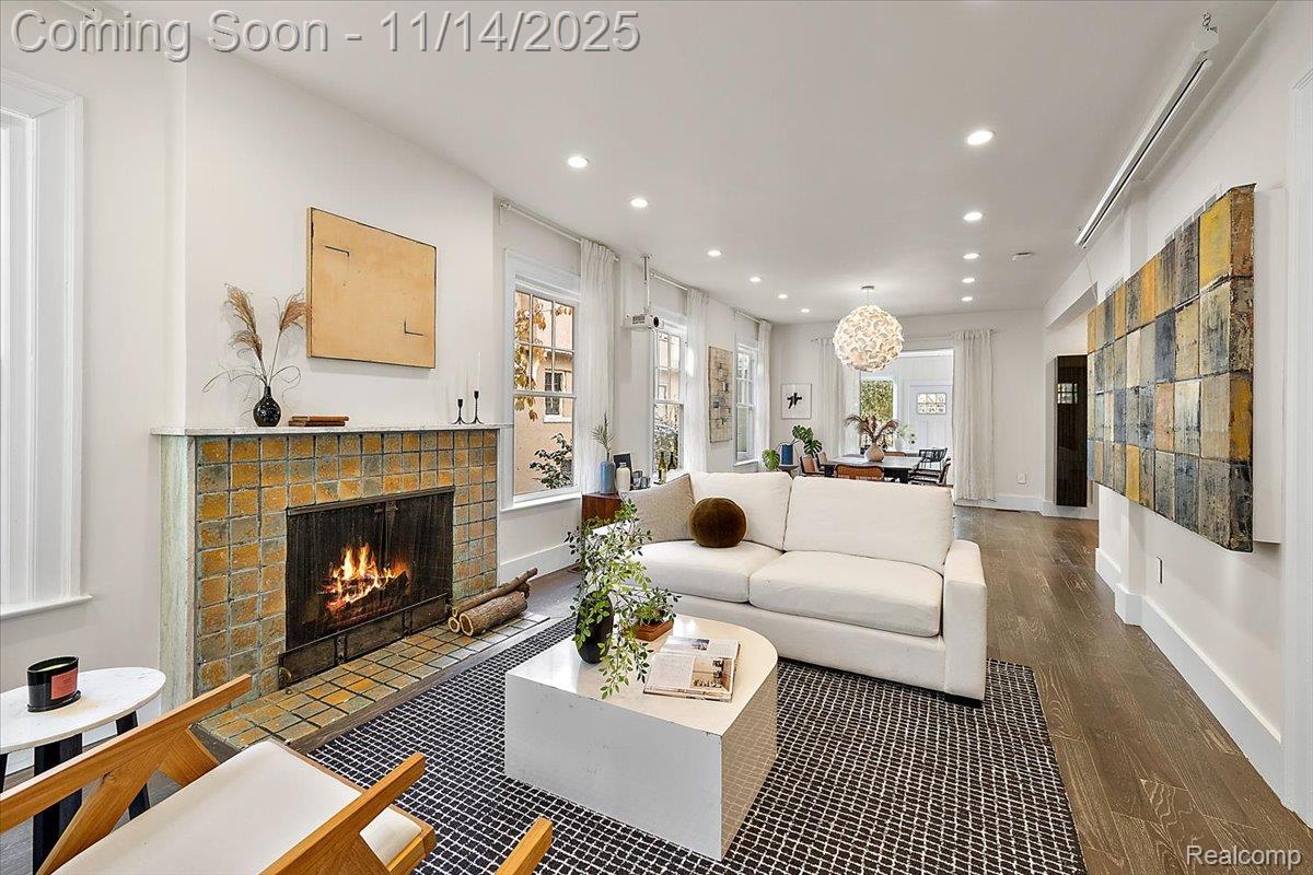 2233 Iroquois Street