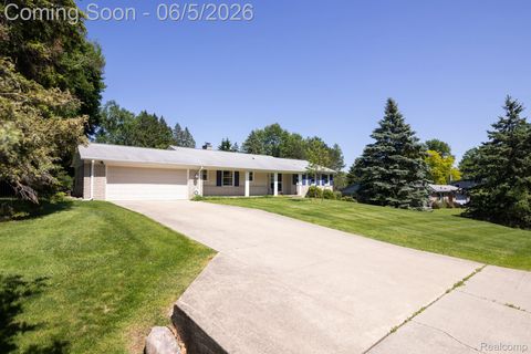 Photo of 724 Sandstone Drive, Rochester Hills City, MI 48309 (MLS # 20261040277)